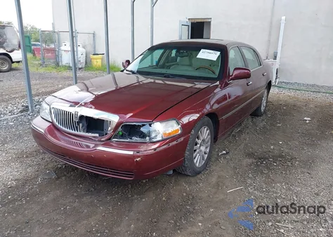 2004 Lincoln Town Car Ultimate z USA, uszkodzony, nr VIN 1LNHM83W34Y634590